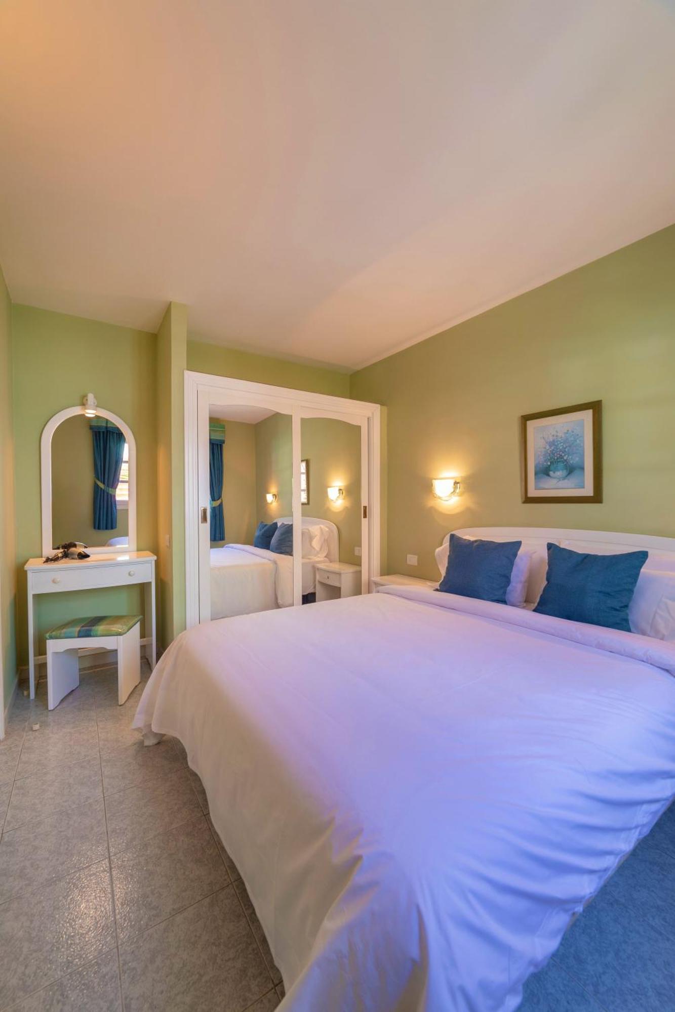 Apart-hotel Club Vista Serena 3*