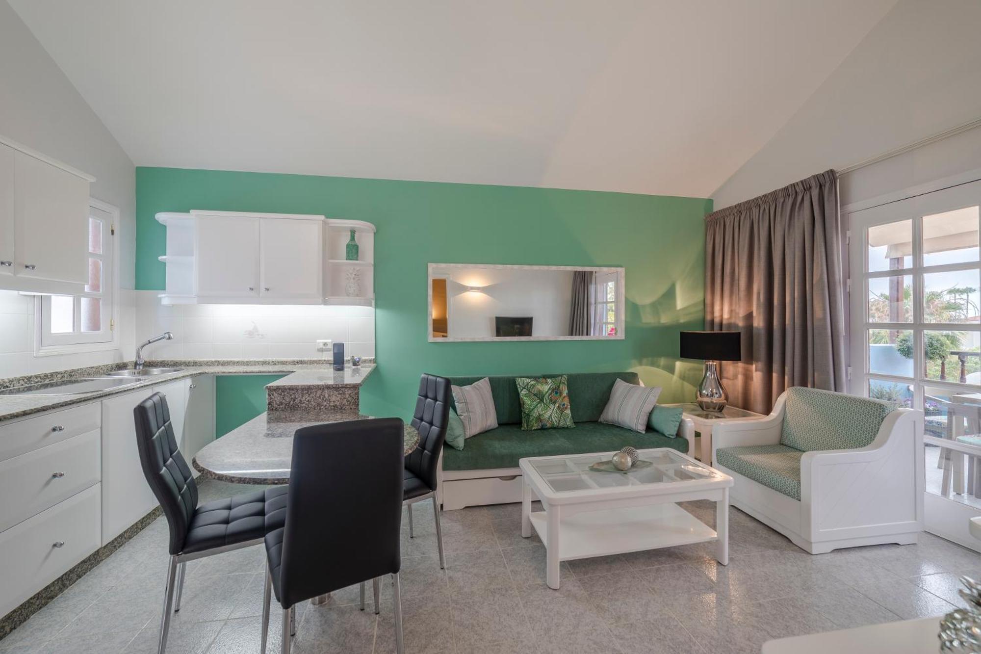 Apart-hotel Club Vista Serena 3*